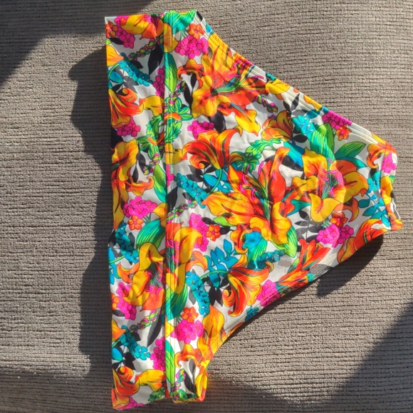 Victoria's secret tropical foldover cheeky bikini bottom - Picture 4 of 6